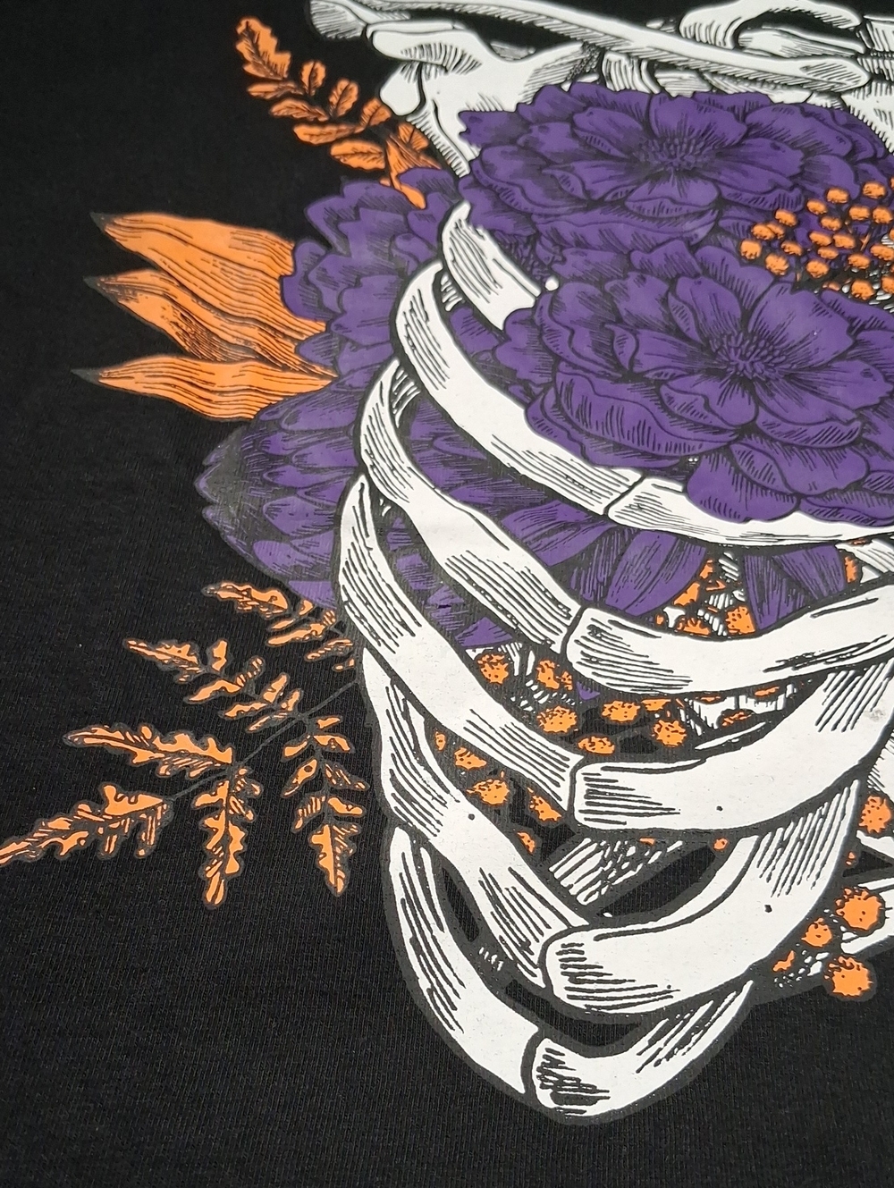 Target Puple Orange Floral Entwined Ribcage Black Graphic Halloween Tee NWOT XL - Picture 4 of 6